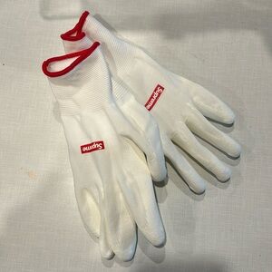 Supreme gloves